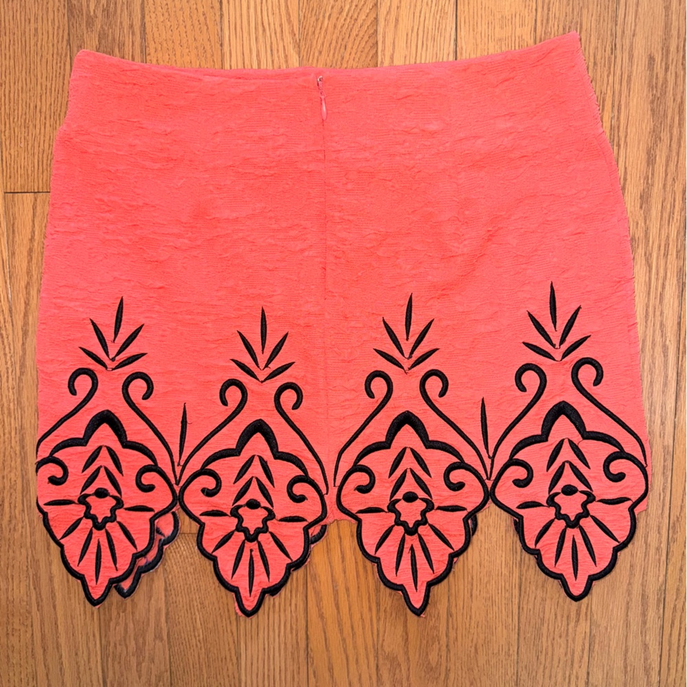 Embroidered Cut Out & Lined Mini Skirt - Picture 9 of 17